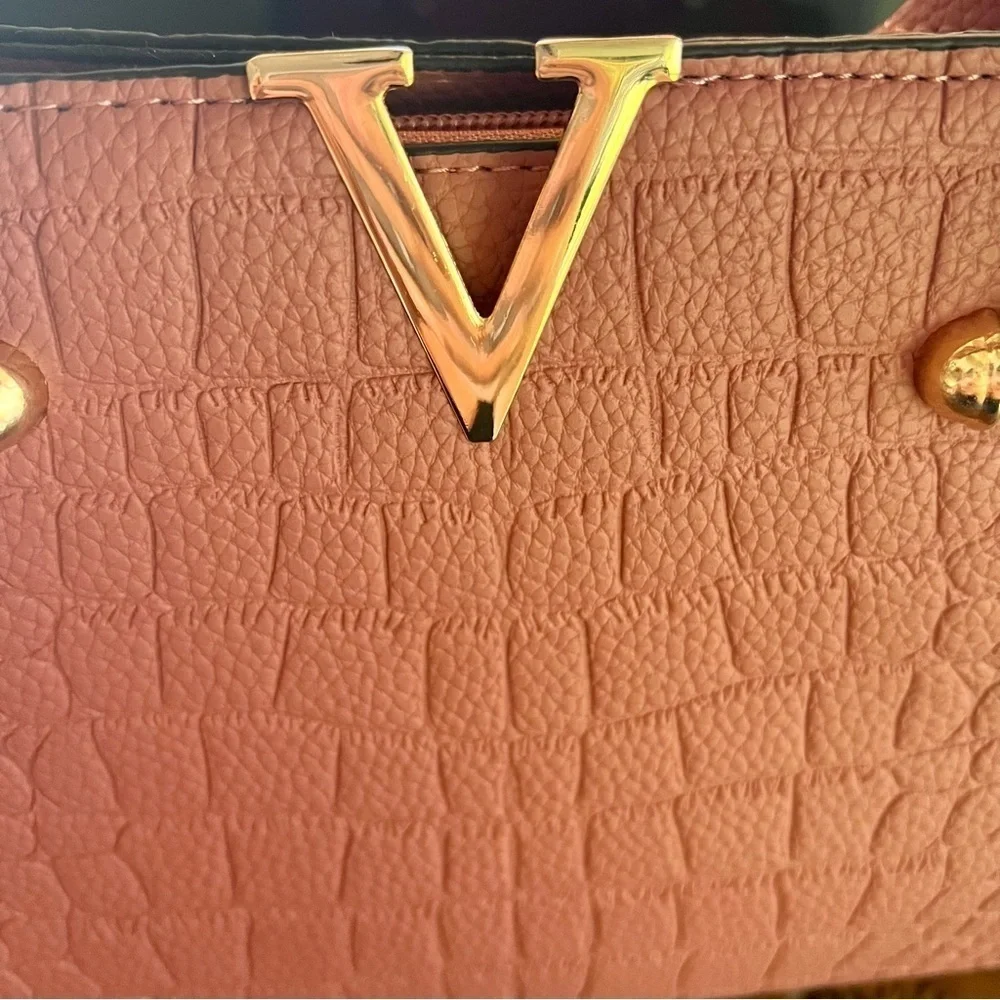 NWOT 🥀 Women's Crocodile Pattern Handle / Satchel Purse - Picture 3 of 9